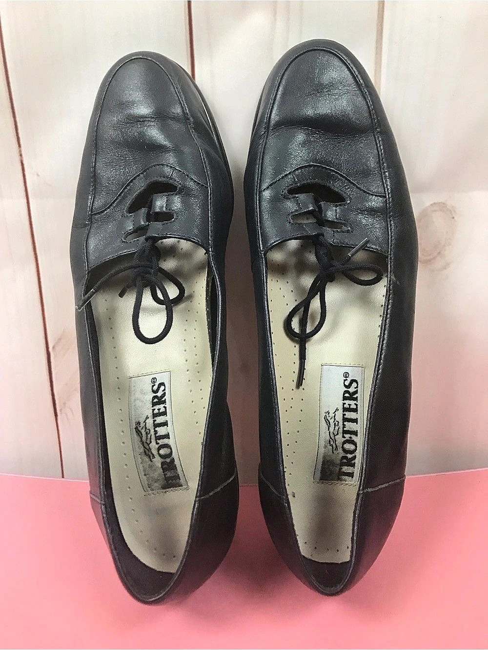 Trotters Black Lace-Up Flats Size 9